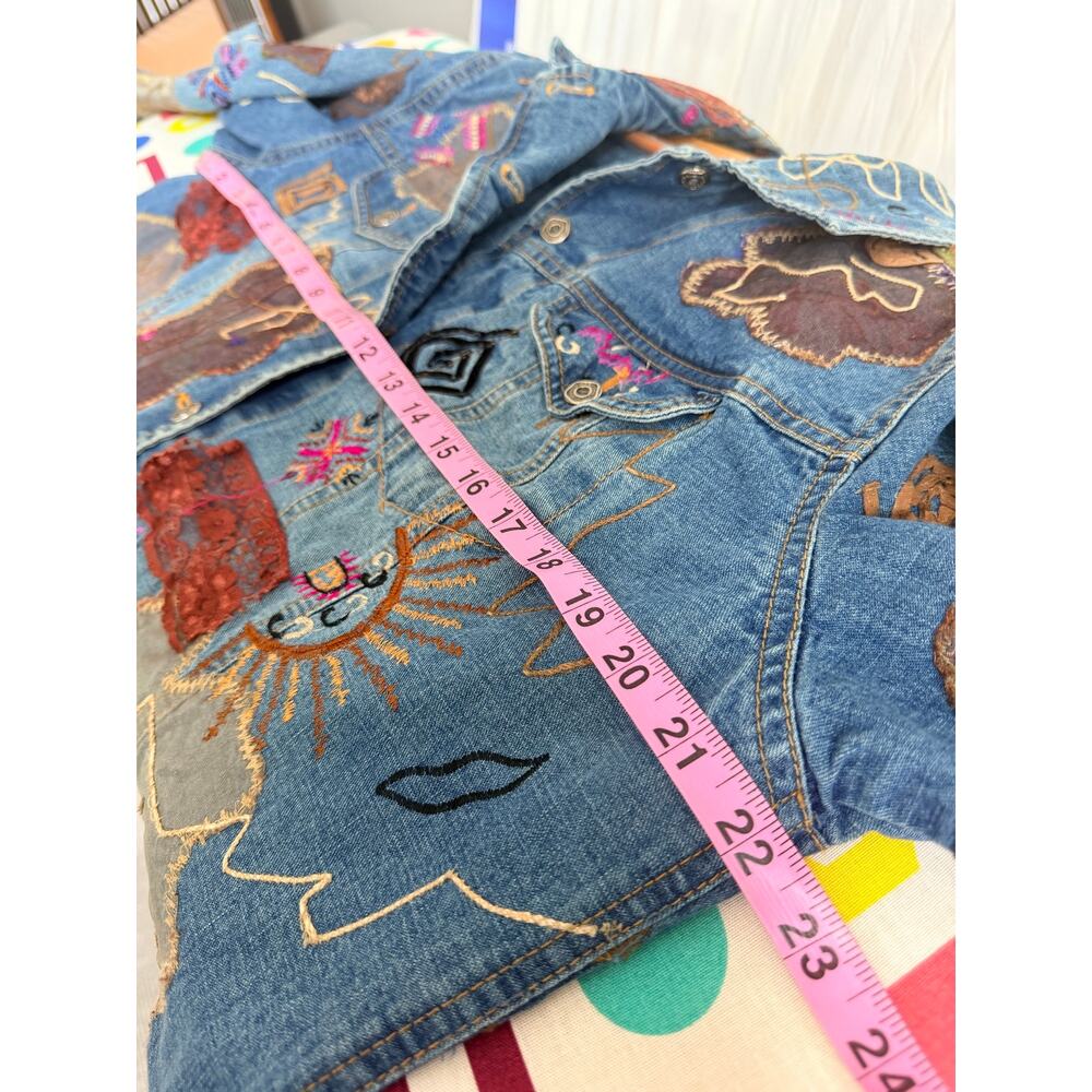 Chicos Vintage Patchwork Denim Trucker Jacket Artsy Unique Mixed Media Size 2 - Picture 10 of 11